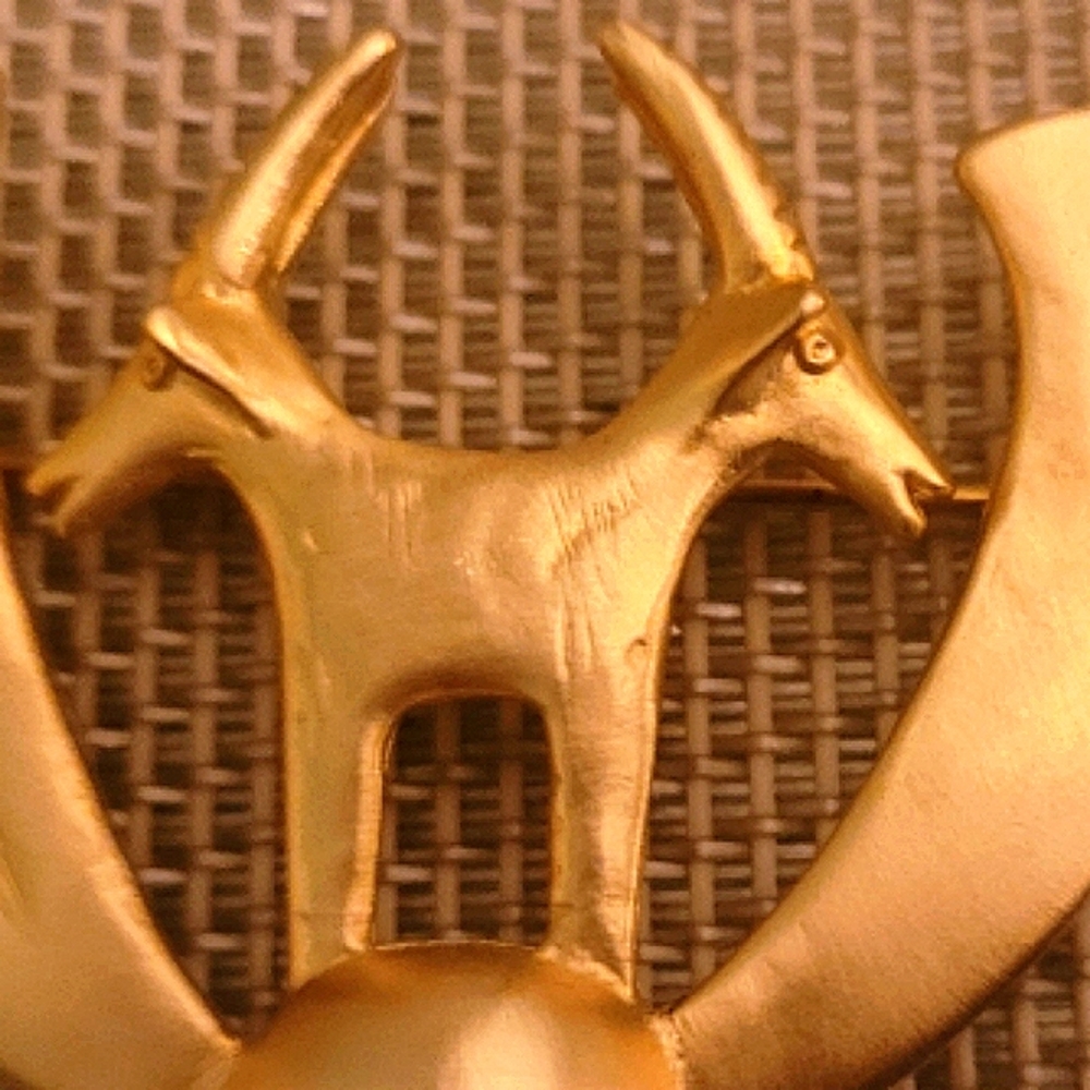 Abstract Two-headed  Antelope /Impala Brooch Gold-Toned - Picture 3 of 3